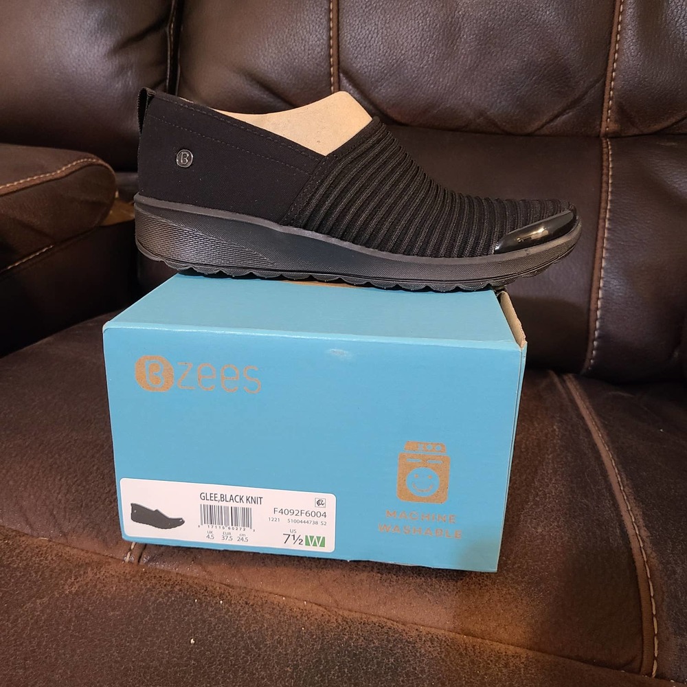 Bzees Women's Glee Sneaker, Black ribber Knit, 7.5 W US
